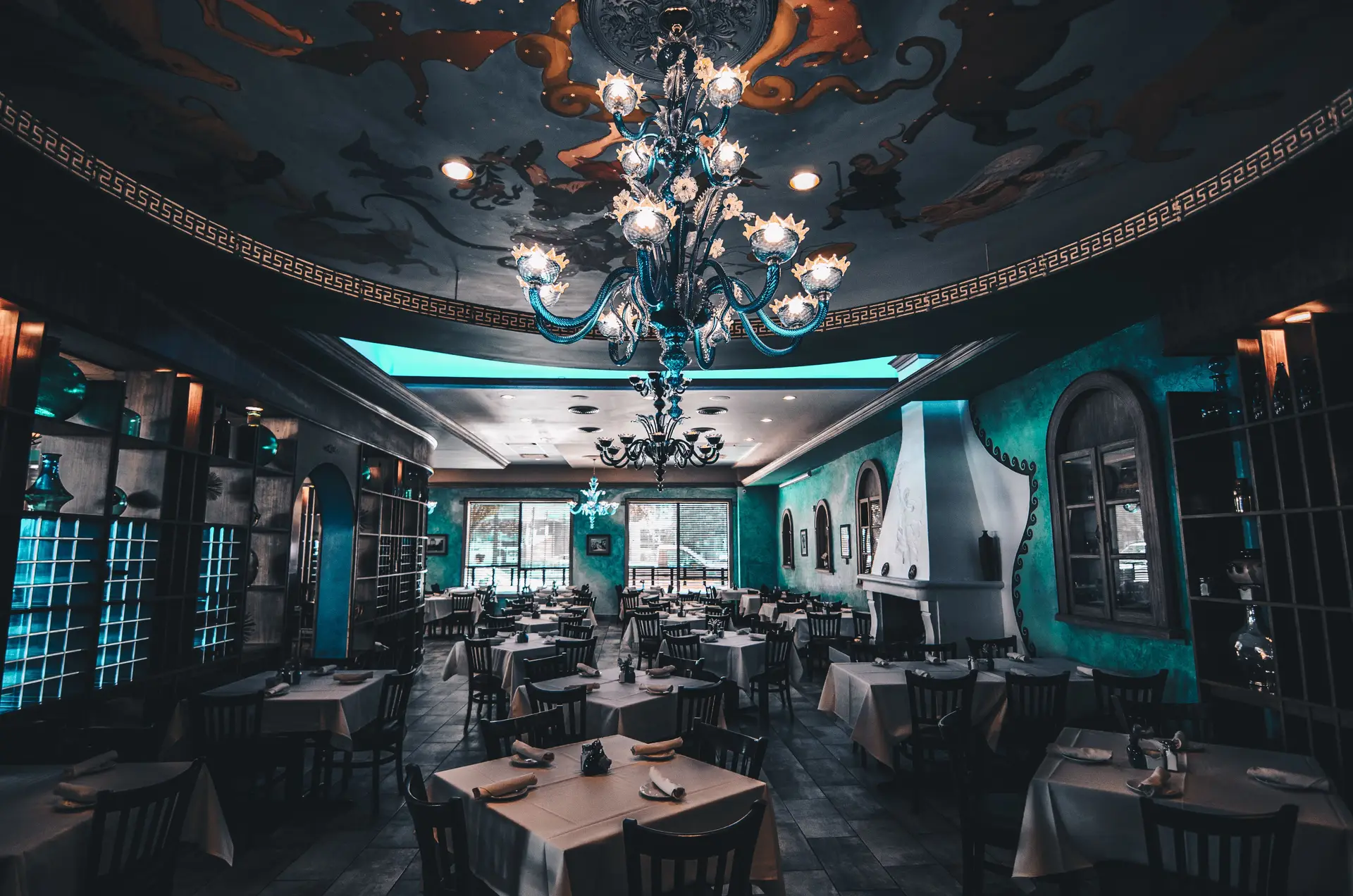 VelqorianBistrolinen hienostunut ravintolasisustus